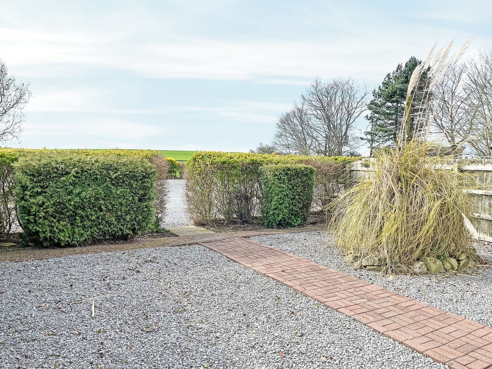 Outdoor area | Elder Cottage - Hillcrest Country Park, Caldwell, Richmond
