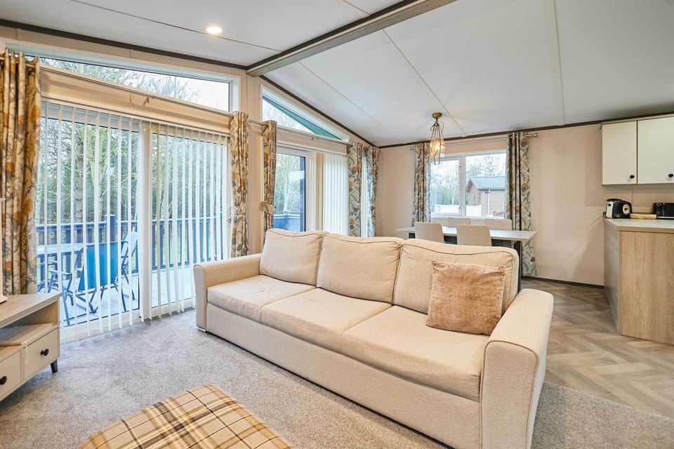 Malton Pines Lodge, Amotherby- Host & Stay 