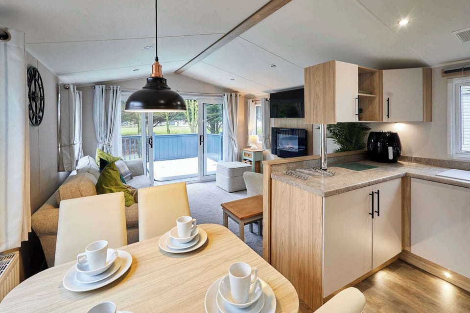 Blossom Lodge, Pocklington - Host & Stay