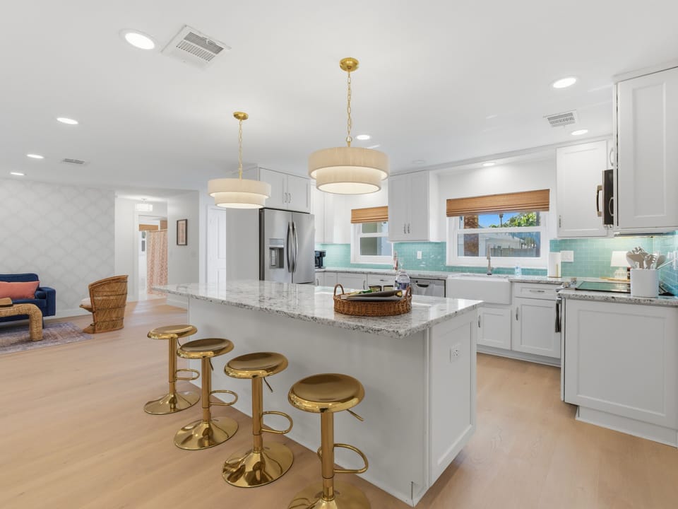 The heart of the home. Enjoy breakfast at the gold-accented island in our fully equipped kitchen. 🍳🥂