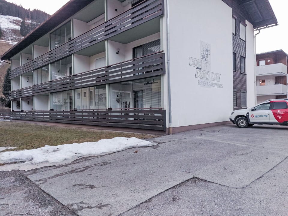 Apartment, Family Car, Luxury Vehicle, Mid-Size Car, Balcony, Winter