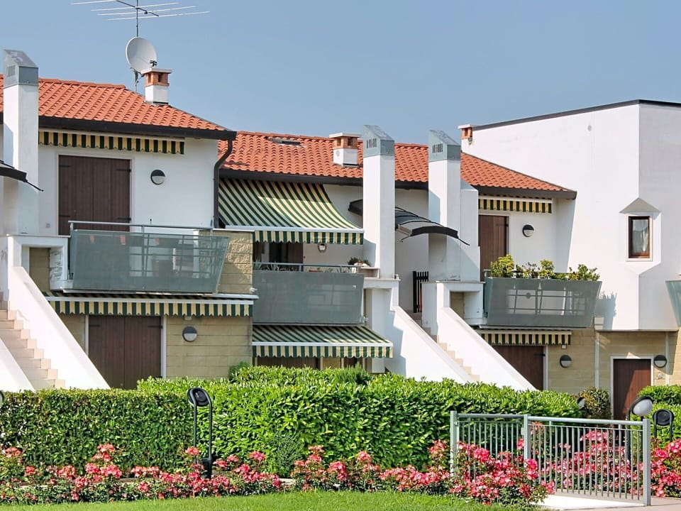 Apartment, Resort, Balcony, Hotel, Swimming Pool, Resort Town, Beach