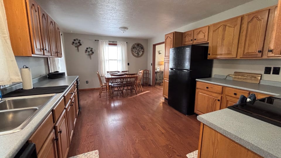Gather around the dining room table for meals,laughs,or to plan the next day.