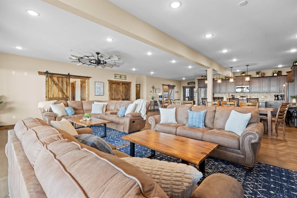  Huge gathering space with comfortable seating, fireplace, and open kitchen perfect for large groups 