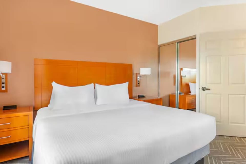 Drift off fast in a tidy, calming sleep space.