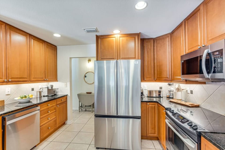 Kitchen | Granite Counters, Stainless Appliances & Breakfast Bar