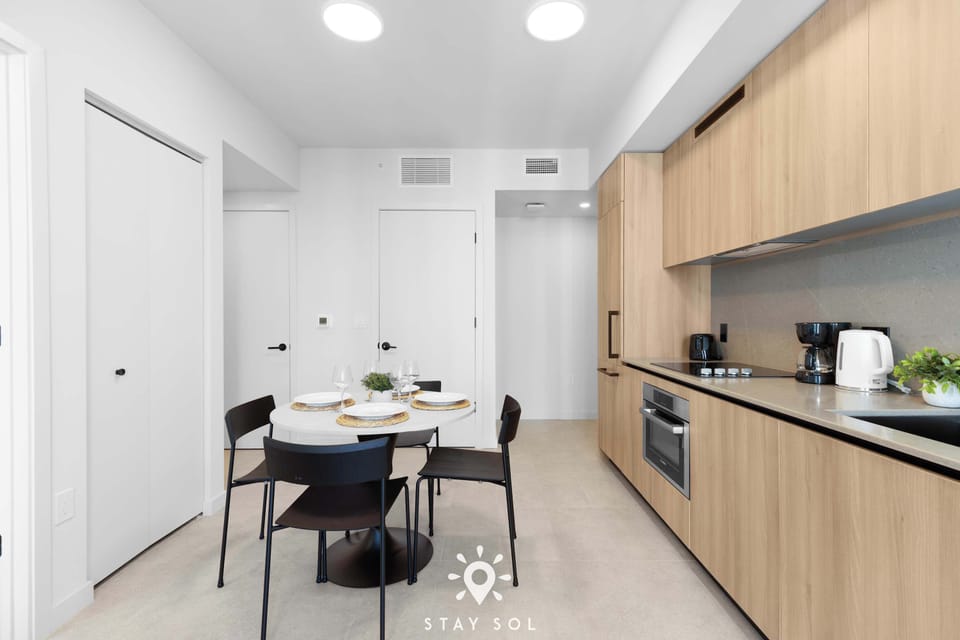 Living room - Open layout - Kitchen and Dining 