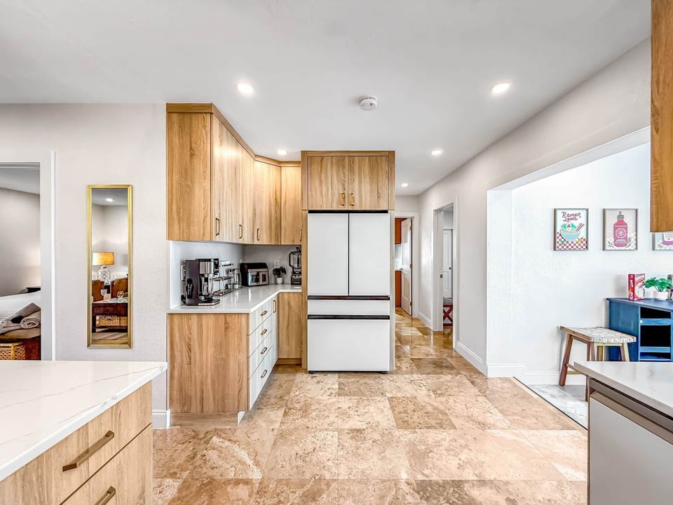 63 web or mls JOY04325