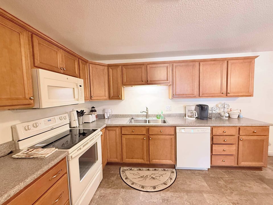 Fully equipped kitchen with everything you need for cooking meals or quick snacks