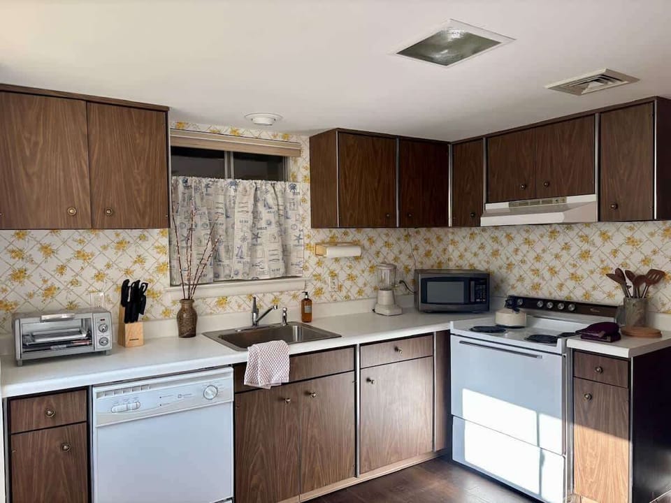 Equipped kitchen with appliances for all your cooking needs
