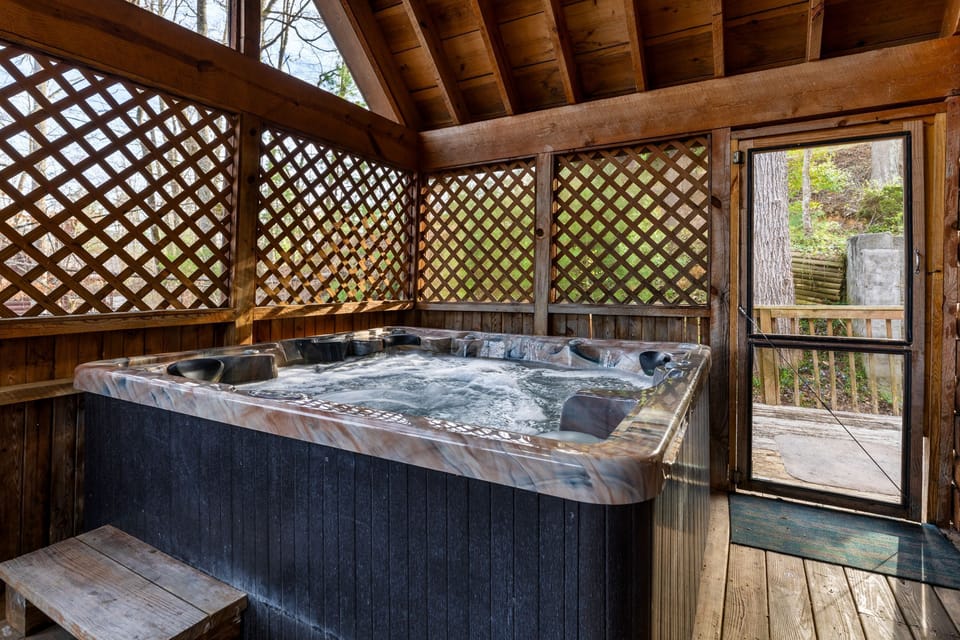 Indoor spa tub