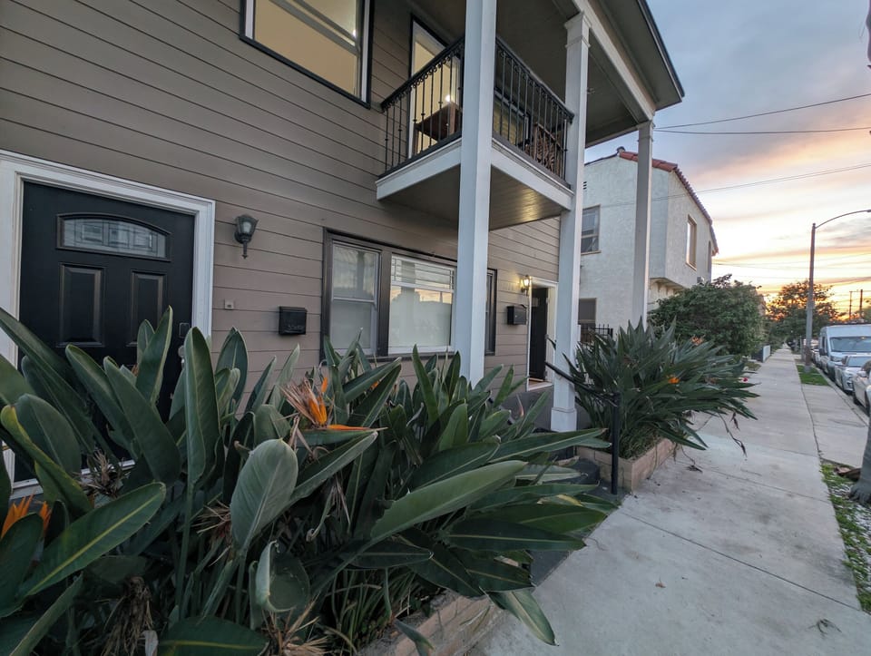 🏡 Welcome to your Long Beach home away from home! A charming coastal retreat just moments from the beach, dining, and local attractions.