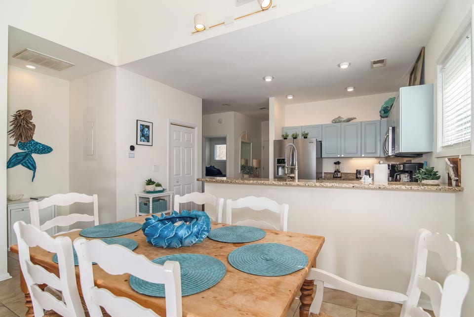 Dining Area - Kitchen