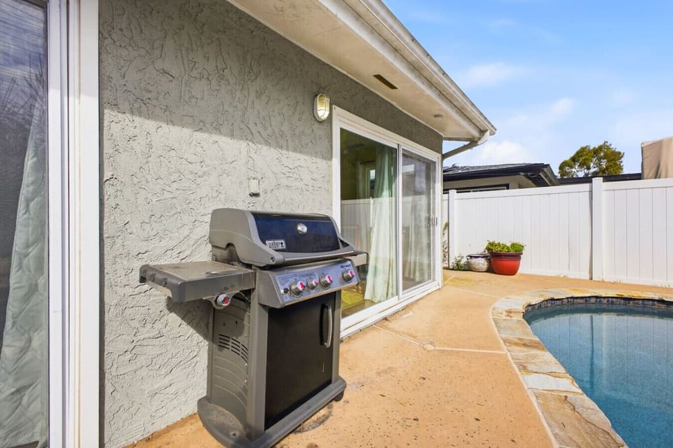 Poolside grilling makes outdoor dinners and warm summer evenings effortless.