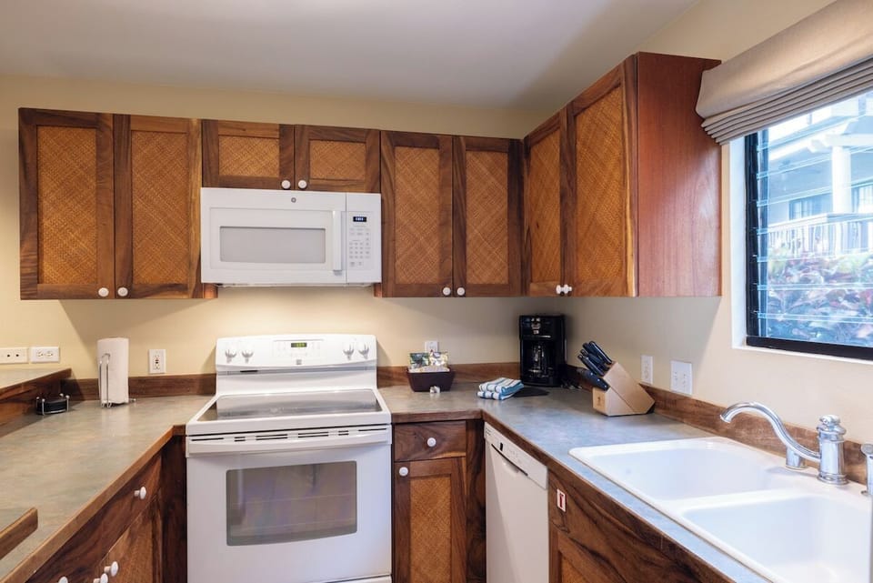Full kitchen with all appliances needed to make delicious meals that you can enjoy on the lanai