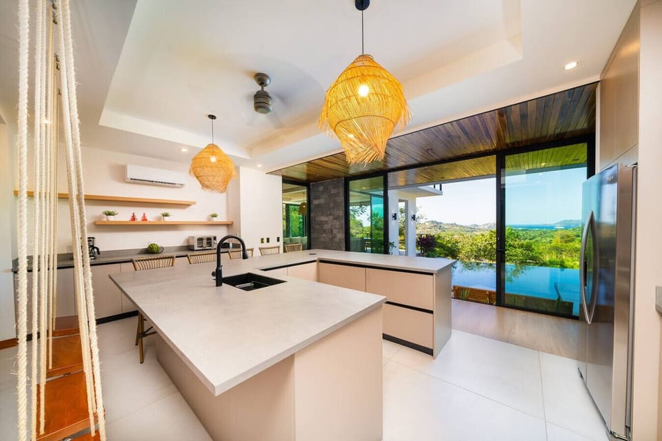 Ocean breeze, chef’s ease at Casa Crystal