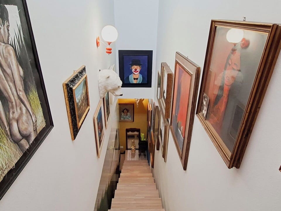 Wall, Picture Frame, Interior Design, Visual Arts, Art, Art Exhibition, Collection, Painting, Exhibition, Wood Flooring