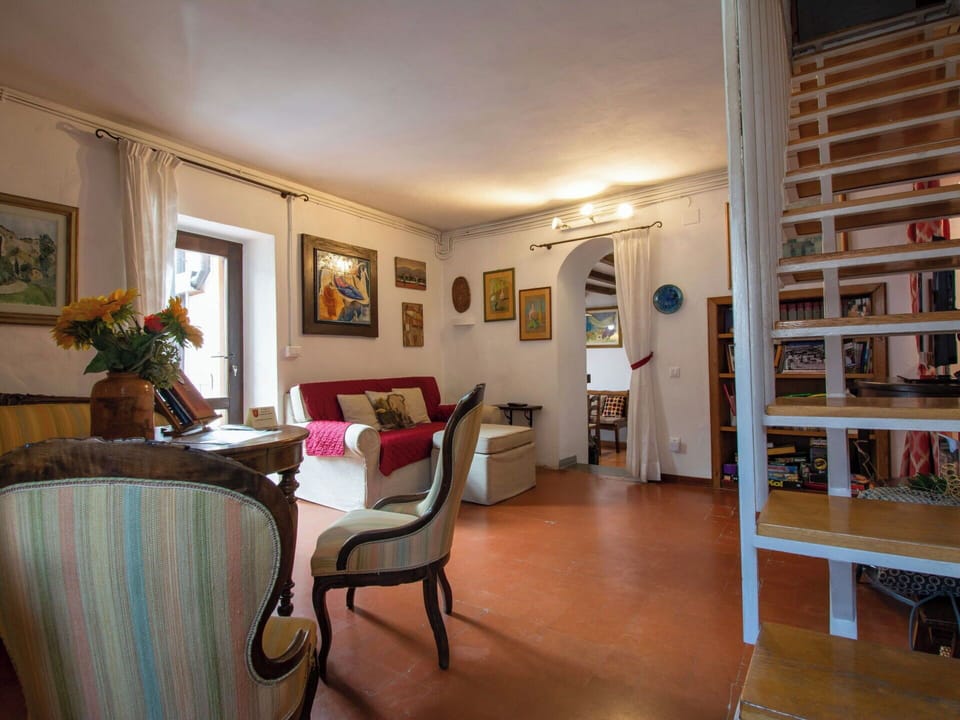 Furniture, Interior Design, Flooring, Wall, Floor, Wood, Couch, Ceiling, Room, Living Room