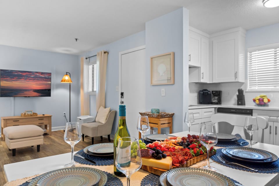 Spacious living meets cozy dining for the perfect stay.

Hilton Head Island 