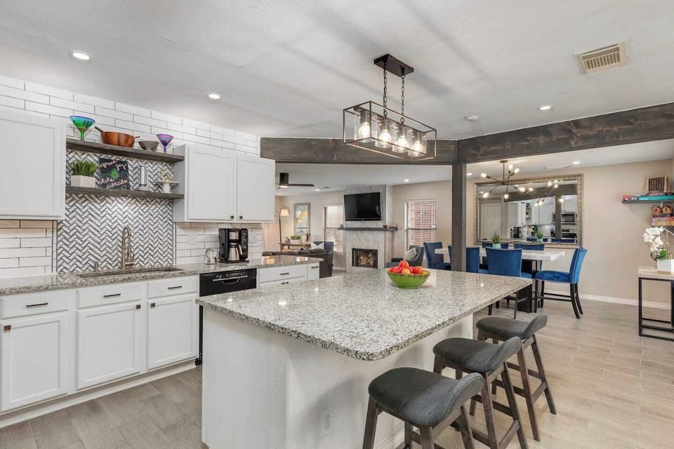 Full kitchen