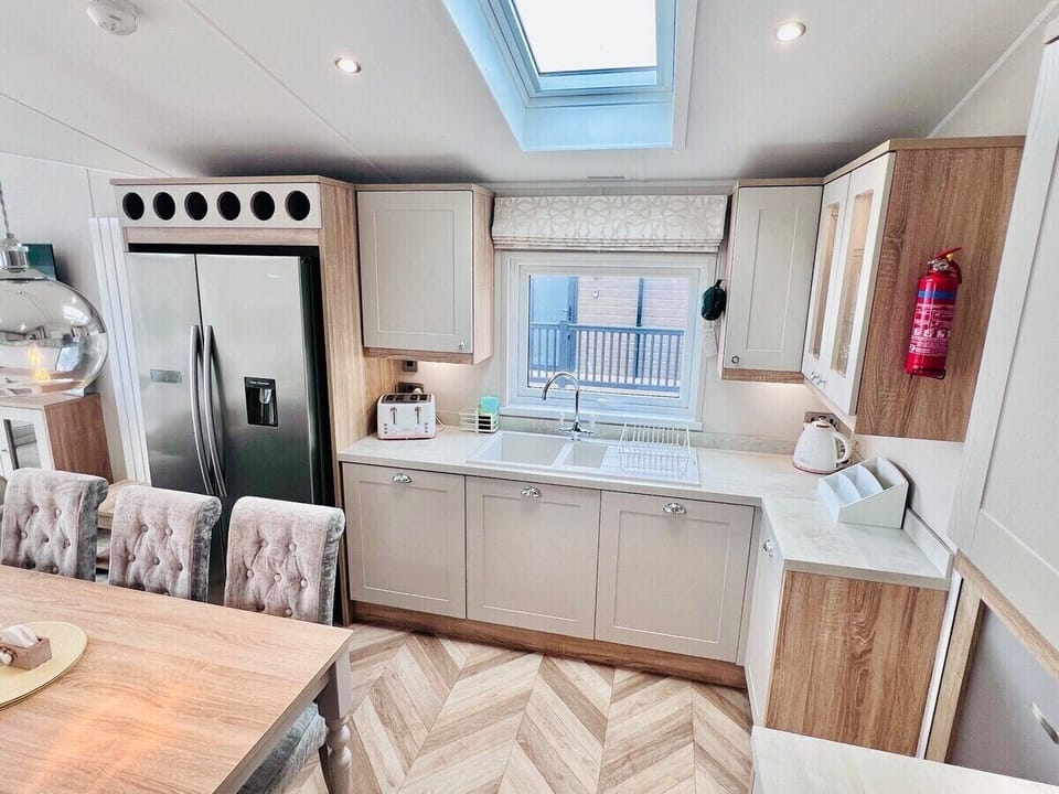 Kitchen: sink, dish washer