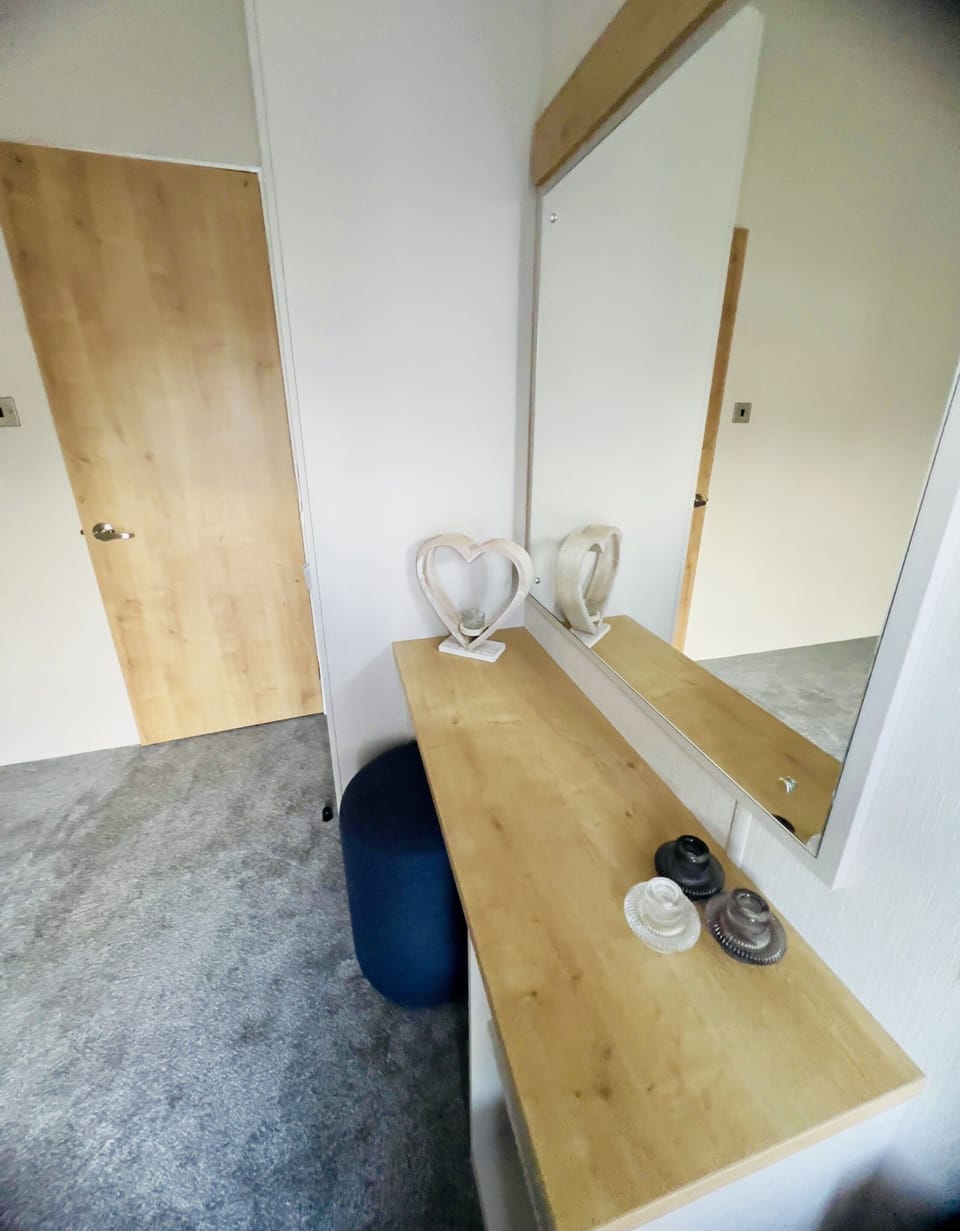 Twin Bedroom Dressing Table