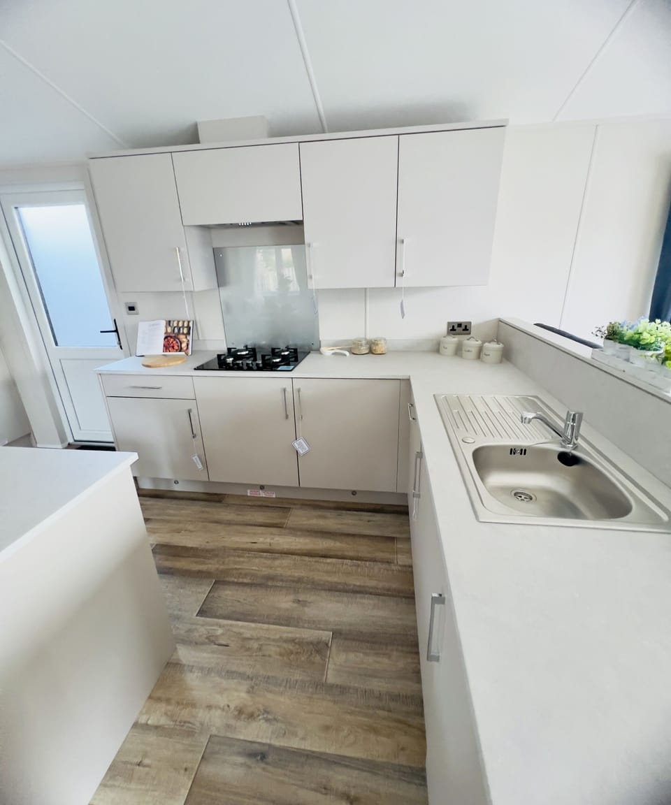 Kitchen Units showing the Sink, Cooker Hob Top