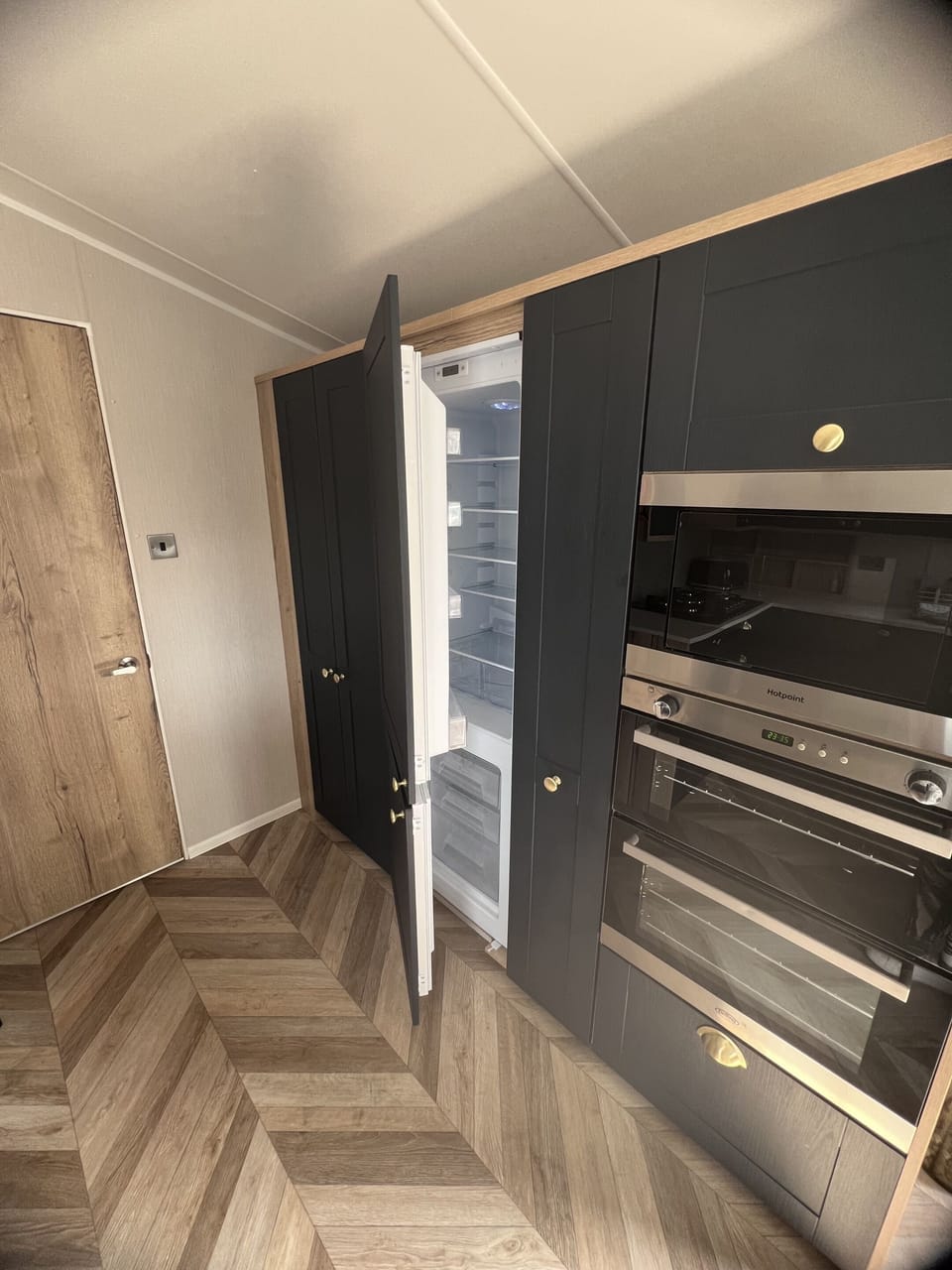 Fridge/ Freezer, Microwave & Oven