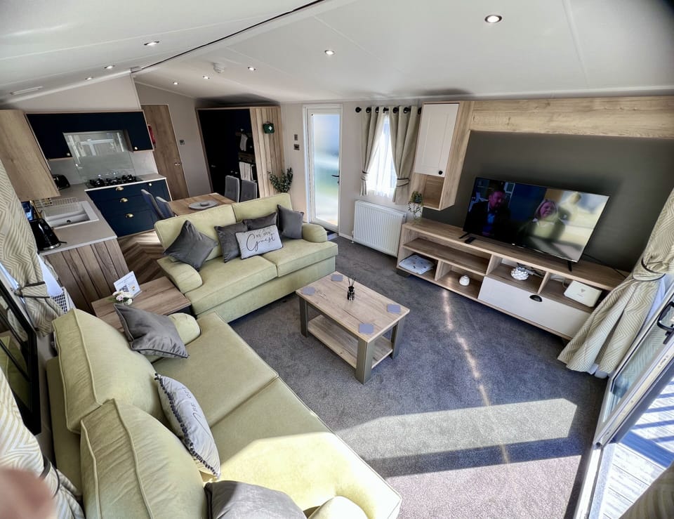 Over View of the Lounge, Dining Area & Kitchen