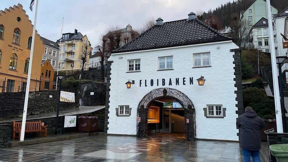 Fløibanen - 3 minutes away from the apartment.