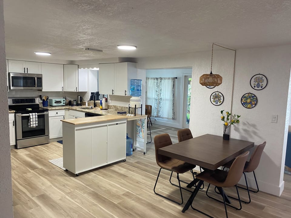 Kitchen and dining area.