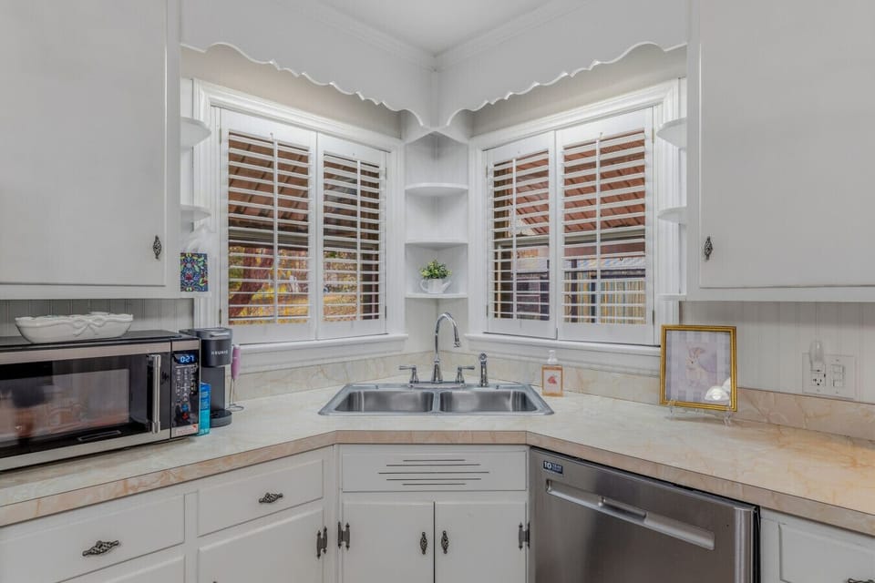 Kitchen | Corner Sink & Window Light