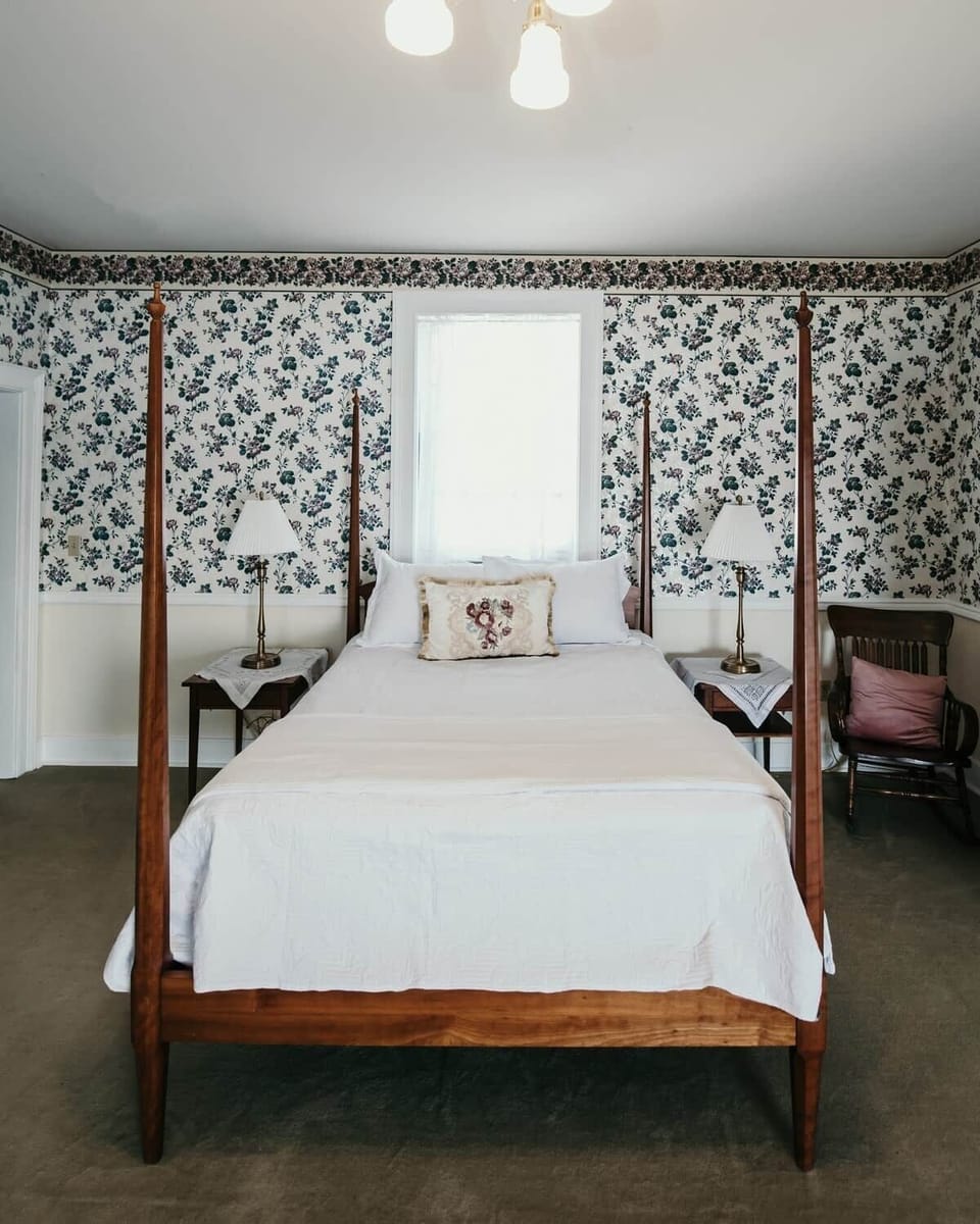 Queen bed 