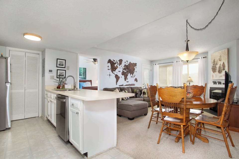 Fully equipped kitchen with Keurig coffee maker and bar seating for 2