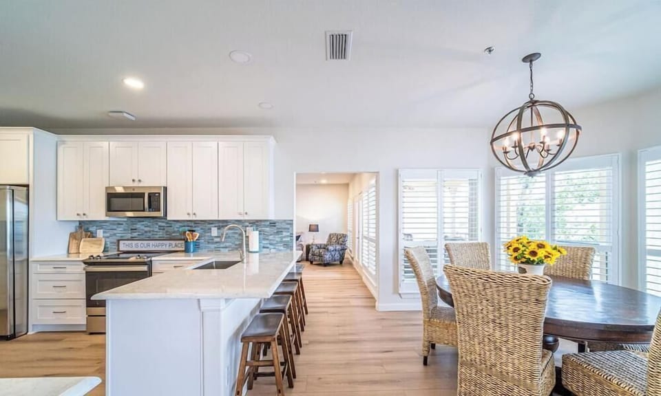 Open Floorplan in Kitchen/Dining Area