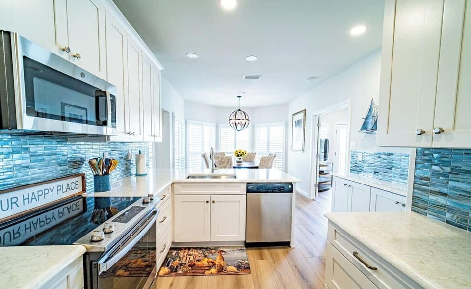 Spacious Fully Stocked Kitchen with Lake View