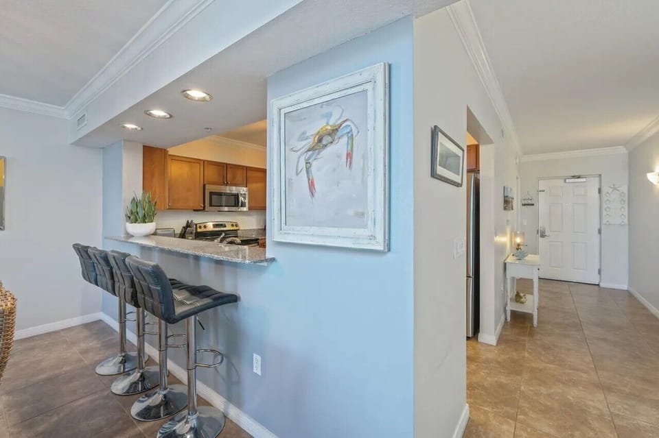 Fully Equipped Kitchen & Additional Seating