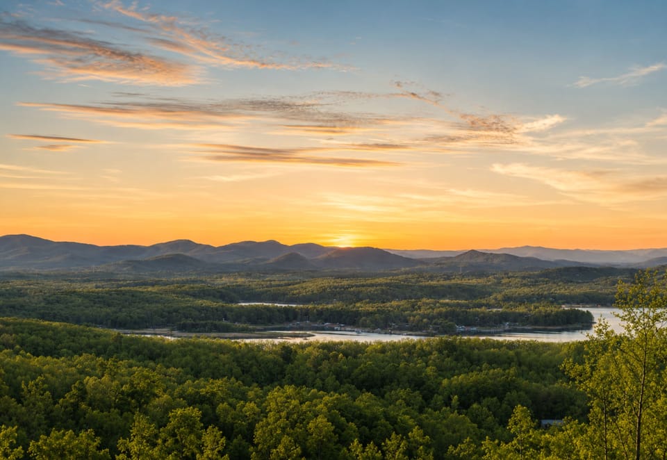 Endless blue water. Rolling mountain ridges. Views of TN, NC and GA that will stop you mid-sentence... High Rock Refuge offers front-row views to the most breathtaking scenery in Blue Ridge, without ever leaving your luxury cabin.