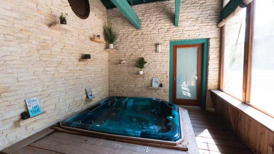 Indoor spa tub