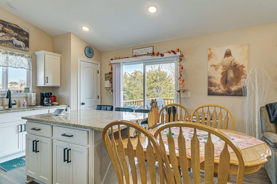 Dining Area | Dishware & Flatware | Main Level