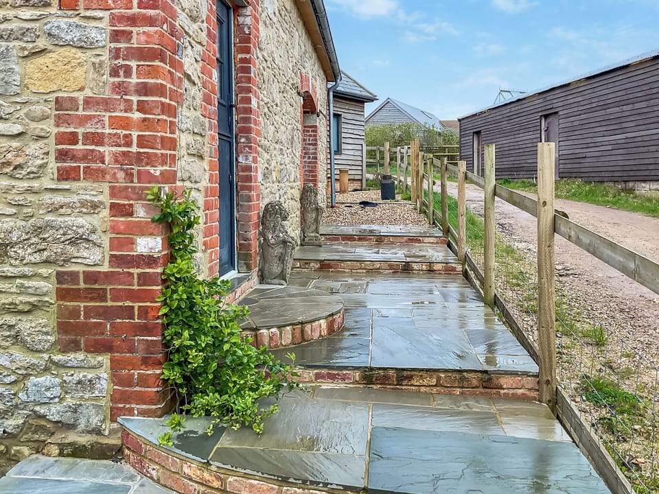 Exterior | Honeysuckle Cottage - Park Farm, Nettlestone