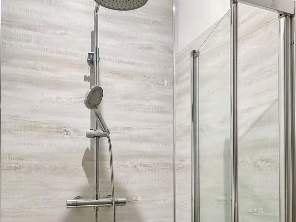 Bathroom | Honeysuckle Cottage - Park Farm, Nettlestone