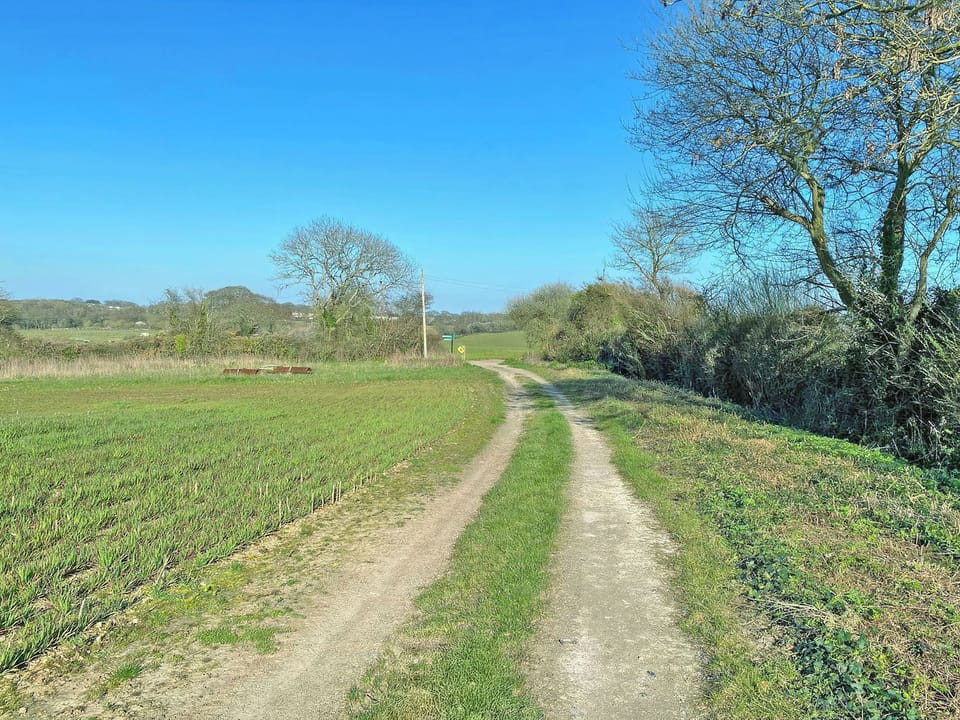Surrounding area | Bridleway Barn - Park Farm, Nettlestone