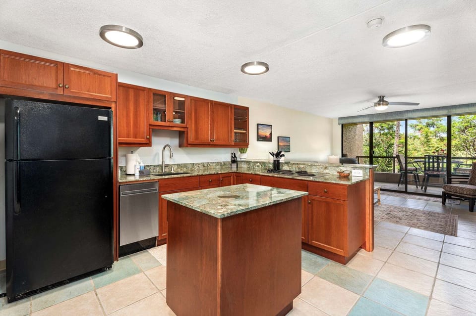 The well-equipped kitchen includes granite countertops