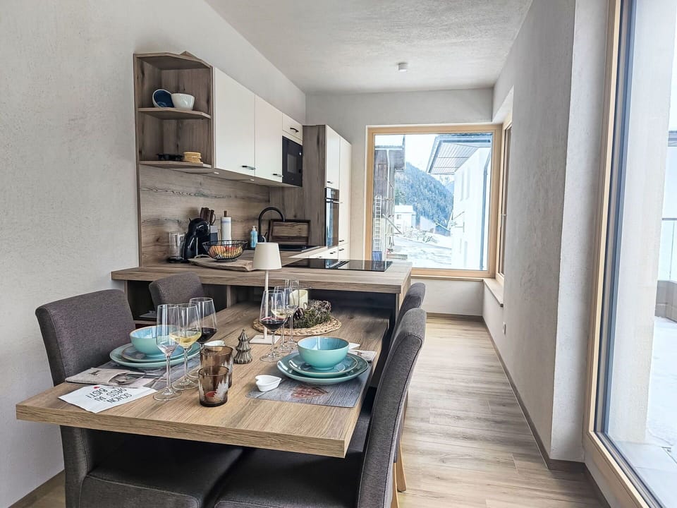 Wood, Furniture, Room, Apartment, Hardwood, Kitchen & Dining Room Table, Chair, Natural Material, Wood Stain, Plank