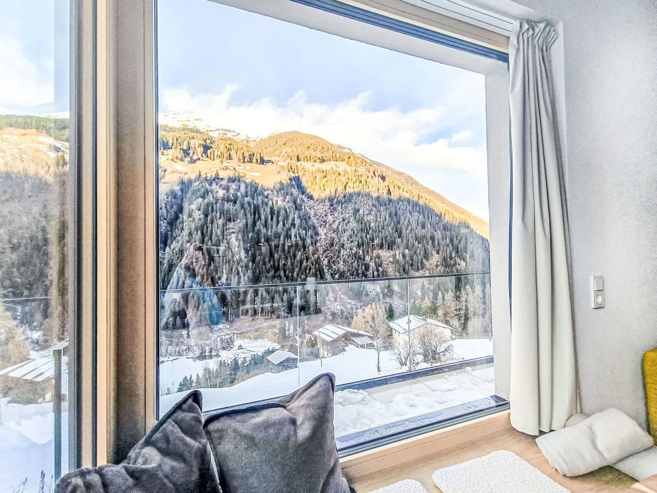Winter, Mountain Range, Freezing, Snow, Alps, Glacial Landform, Ridge, Daylighting, Ice Cap, Curtain