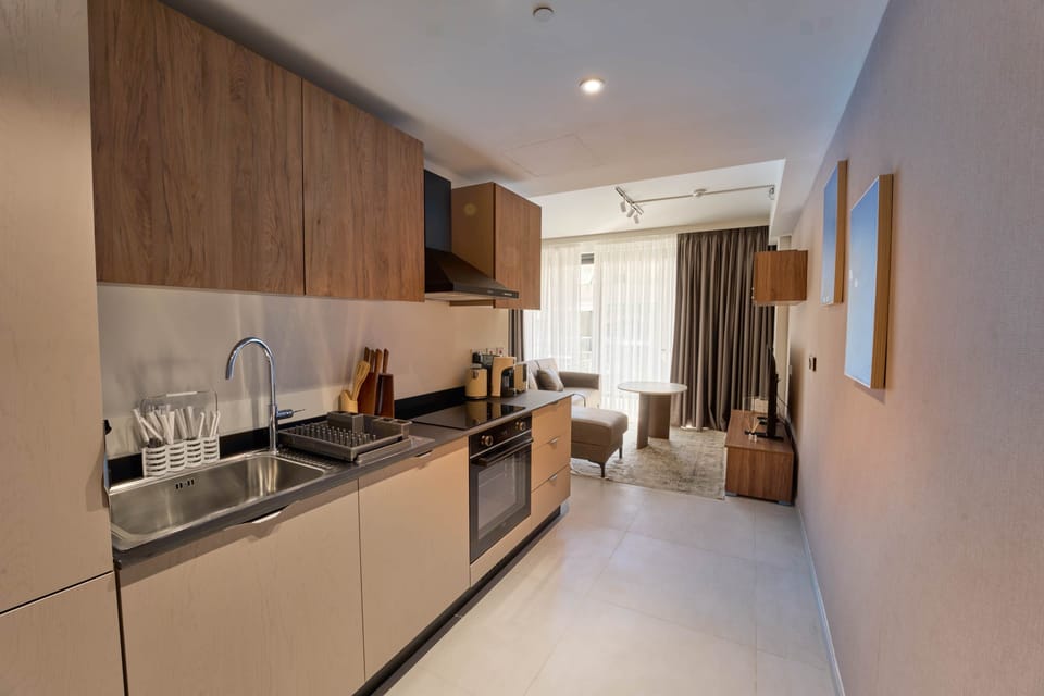 Suite 215 Mercury 004