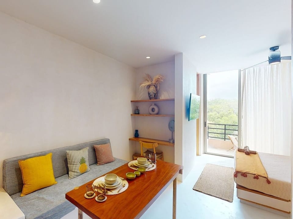 Aflora - Third Floor Garden View Loft