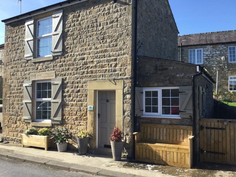 Front view of cottage and entrance