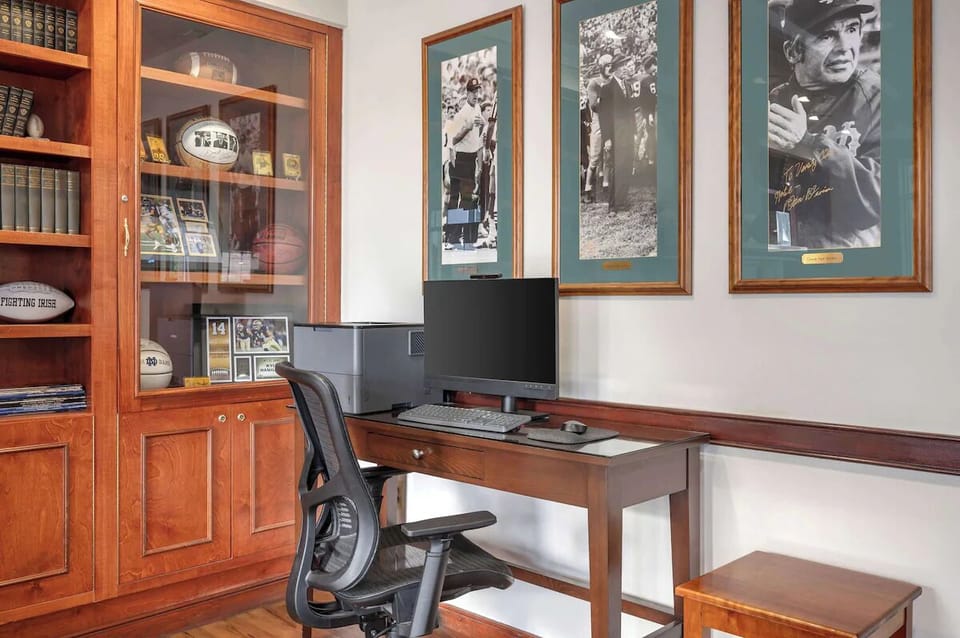 Catch up on emails comfortably at the dedicated work desk.